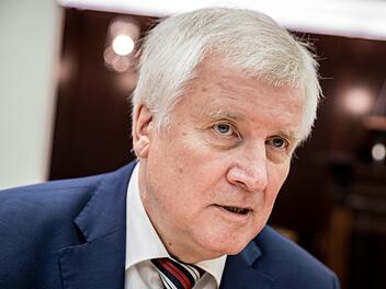 Nach dem schlechten Abschneiden der CSU bei der Bundestagswahl wird auch über die Zukunft von Hosrt Seehofer spekuliert. Foto: dpa