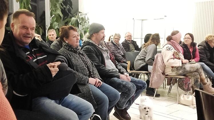 Im Publikum saßen auch einige Hunde, die sich vorbildlich benahmen.Foto: Anette Schreiber