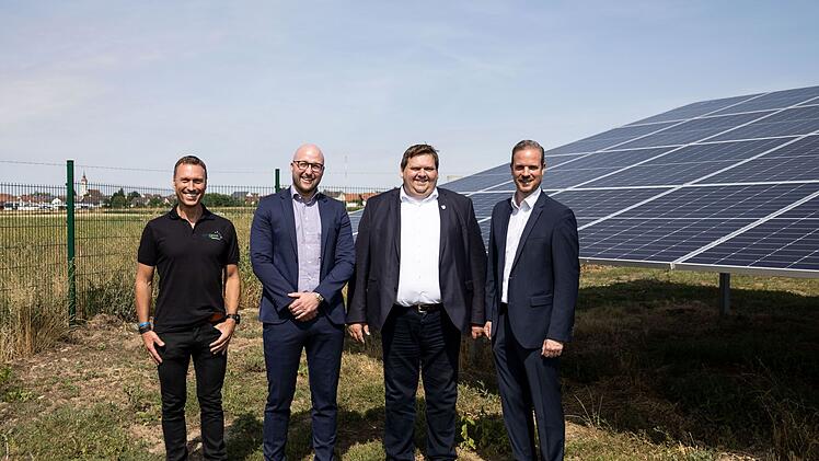R&ouml;thlein: &Ouml;kostrom f&uuml;r einige Haushalte - Sechs fr&auml;nkische Stadtwerke nehmen gemeinsames Solarkraftwerk in Betrieb