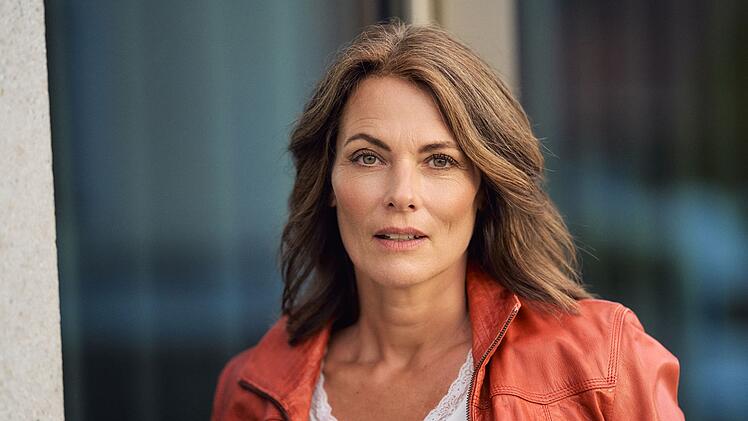 "Die Kunst liegt darin, den Mord gewissermaßen zur Nebensache zu erklären", sagt Schauspielerin Susu Padotzke (49) über den höchst erfolgreichen Ansatz des Wohlfühlkrimis "Hubert ohne Staller".