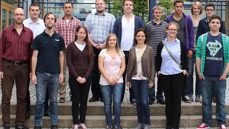 Die neuen Proleit-Azubis mit ihren Ausbildern Foto: privat