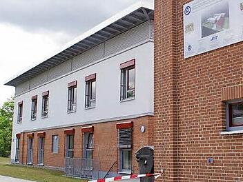 Am Kreuzberg in Kronach steht die neue Wohnanlage der Lebenshilfe für behinderte Menschen. Die heimischen Fußballer unterstützen dieses Projekt mit einem Benefizspiel am 13. Juli um 18.30 Uhr in Weißenbrunn. Foto: Marco Meißner