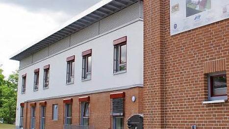 Am Kreuzberg in Kronach steht die neue Wohnanlage der Lebenshilfe für behinderte Menschen. Die heimischen Fußballer unterstützen dieses Projekt mit einem Benefizspiel am 13. Juli um 18.30 Uhr in Weißenbrunn. Foto: Marco Meißner