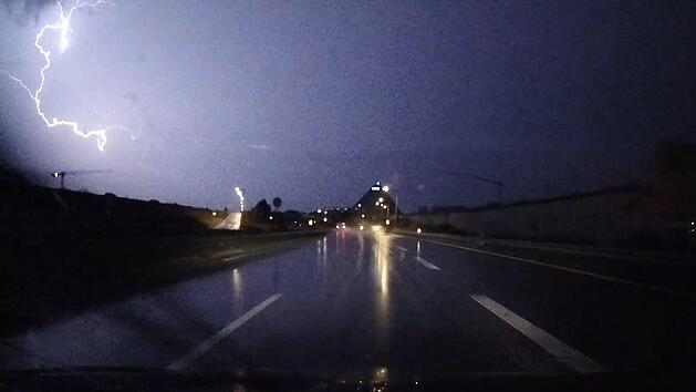 Erst wird es warm - dann gibt es Gewitter mit Starkregen. Die Wettervorschau für Franken. Symbolbild: NEWS5 / Oßwald