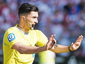 Nicht nur wie hier im Profifußball braucht es Schiedsrichter, auch bei den Amateuren muss jemand pfeifen,