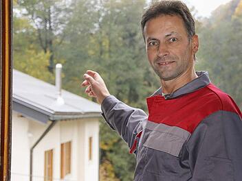 Siegfried Ebert will mit einer eigenen Photovoltaikanlage den immer stärker steigenden Stromkosten trotzen. Foto: Veronika Schadeck