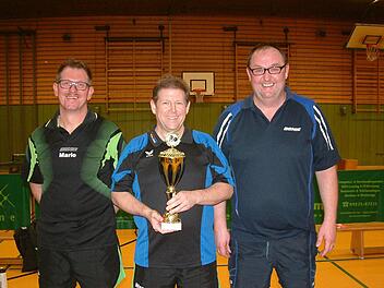 Bei den Herren der Altersklasse 40 verteidigte der TTV 45 Altenkunstadt seinen vorjährigen Titelgewinn. Unser Bild zeigte das erfolgreiche Trio mit (von links) Mario Krug, Miroslav Hurina und Frank Zeller. Foto: Hans Franz