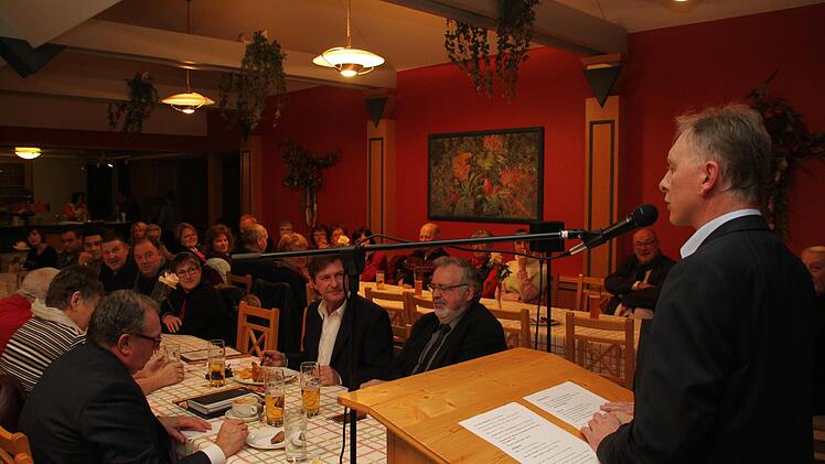 Günther Stenglein bei seiner Wahlveranstaltung in Willmersreuth. Foto: Jürgen Gärtner