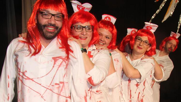 Die flotten Krankenschwestern bei der Polonaise mit Conchita Wurst als Front-Frau
