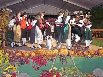 Beim fränkischen Heimatabend am Erntedank- und Kürbisfest zeigen "D'Wiesenttaler", was sie können. Foto: Archiv, Pöhlmann