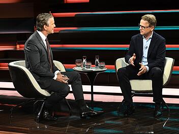 "Offenkundig hat die SPD-Fraktion ihren Minister zu wenig mitgenommen", mutmaßte CDU-General Carsten Linnemann (rechts) im Gespräch mit Markus Lanz.
