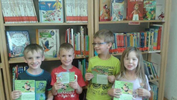 Stolz zeigten die Kinder ihren Büchereiführerschein. Foto: Kindergarten