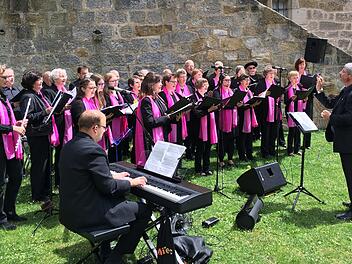 Der SMS-Chor Ludwigsstadt unter Leitung von Sigurd Knopp  tritt am 3. Oktober mit dem modernen Oratorium "Martin Luther" in der Gleisenauer Kirche auf.  Jochen Berger