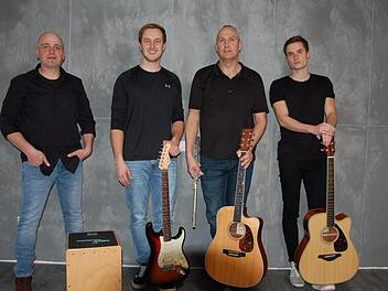 Die Band "Father & Son"  spielt am 27. April im Schützenhaus in Zahlbach ein Benefizkonzert zu Gunsten des Bund Naturschutz in Bayern e.V. Foto: Johannes Kirchner