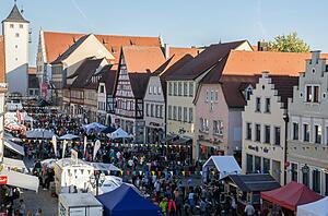 Die Altstadt von Haßfurt wird sich beim 42. Haßfurter Straßenfest wieder in eine Fußgängerzone verwandeln. Ulrike Langer/Archiv Die Altstadt von Haßfurt wird sich beim 42. Haßfurter Straßenfest wieder in eine Fußgängerzone verwandeln. Ulrike Langer/Archiv