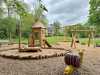 Nürnberg: Naturnaher Spielplatz in der Flußstraße eröffnet