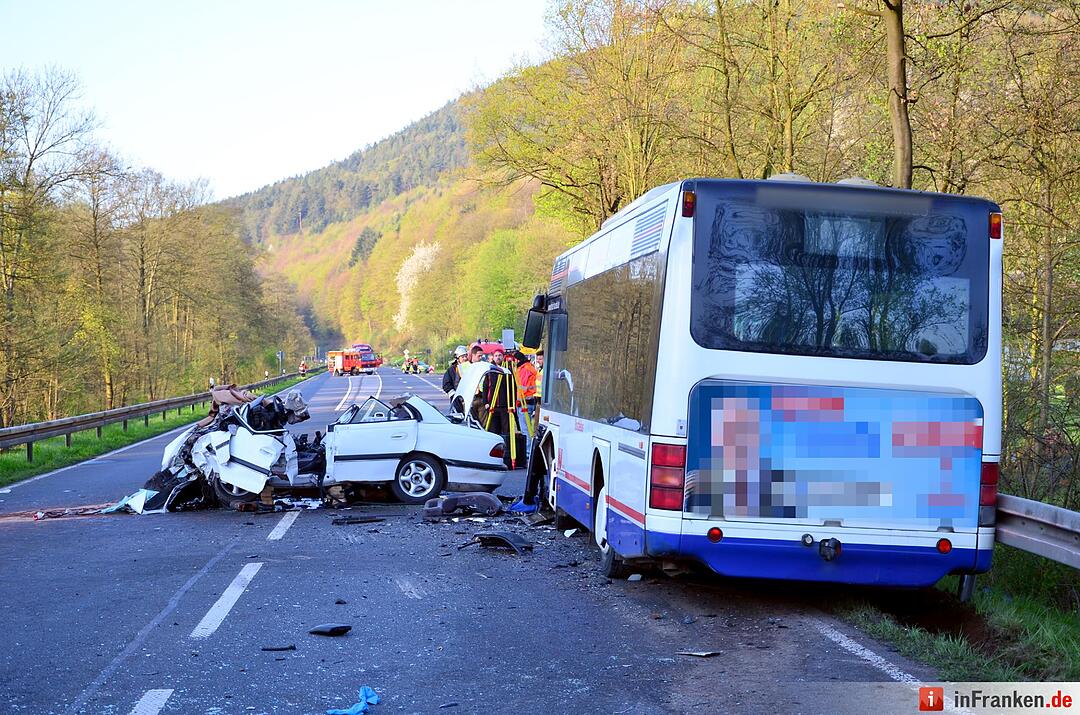 Miltenberg: Auto kollidiert mit Linenbus - ein Toter