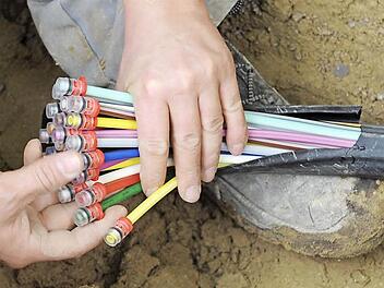 Das ist die Zukunft: Auch wenn in Weidhausen derzeit noch nicht überall Glasfaserleitungen liegen, ist die Gemeinde auf dem Weg in die digitale Zukunft gut gerüstet. Foto: Foto: Peter Kneffel/dpa