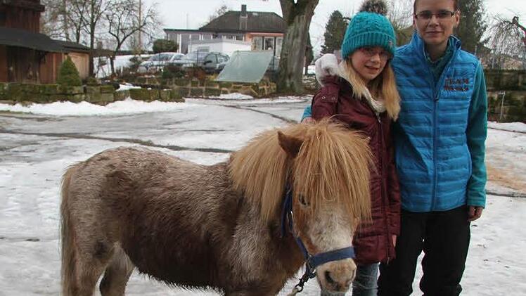 Finderin Jenny Hugel und Tochter Sandy hatten Dexter sofort ins Herz geschlossen.