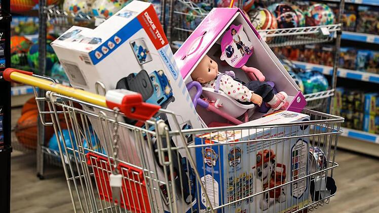 Einkaufswagen in einer Rofu-Filiale