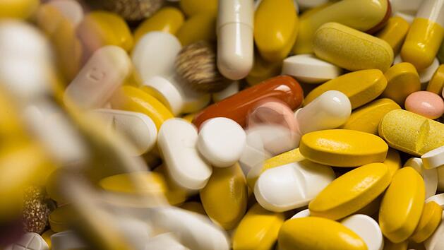 Nahrungsergänzungsmittel sollen unseren Körper gesund und fit halten Deswegen greifen viele Menschen auf sie zurück. Ob diese wirklichen einen positiven Effekt auf den Körper haben, hat eine amerikanische Studie nun überprüft.