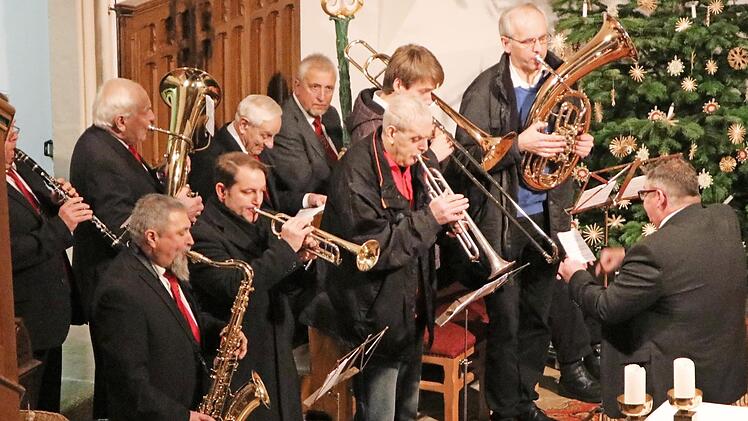 Einfache Choralsätze trug das "Enchenreuther Blech" zum Weihnachtskonzert bei. Fotos: Klaus Klaschka
