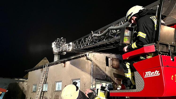 Scheunenbrand in Dutendorf gemeldet: Großeinsatz vor Ort
