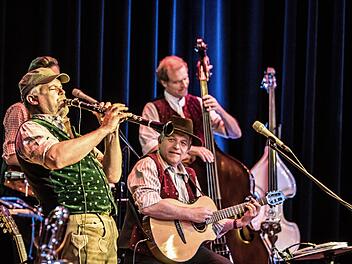 Die Cubaboarischen stellten ihre neue CD "Servus Cuba" bei einem Auftritt im Coburger Kongresshaus vor. Foto: Jochen Berger