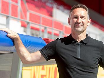Achim Beierlorzer ist neuer Trainer von Jahn regensburg. Foto: Armin Weigel/ dpa