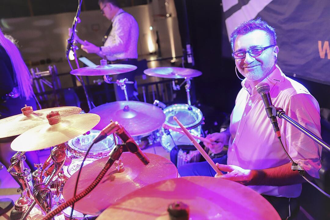 Es wurde in das Jahr 2025 gefeiert.