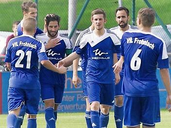 Gegen Ansbach durften die VfL-Spieler erstmals in dieser Saison über einen Dreier jubeln. Jetzt wollen sie auch in Haibach nicht leer ausgehen. - Im Bild der Jubel nach dem Treffer von Kapitän Tayfun Özdemir.