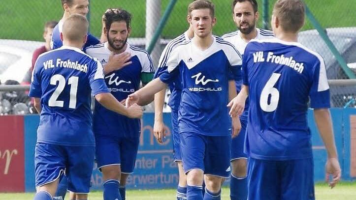 Gegen Ansbach durften die VfL-Spieler erstmals in dieser Saison über einen Dreier jubeln. Jetzt wollen sie auch in Haibach nicht leer ausgehen. - Im Bild der Jubel nach dem Treffer von Kapitän Tayfun Özdemir.