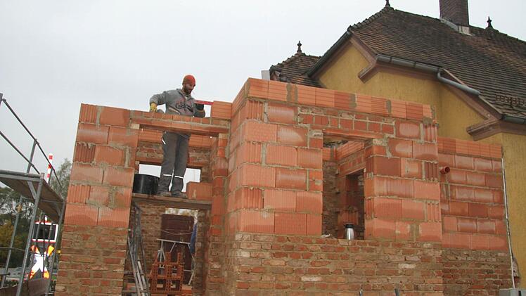 Der Wartesaal war bereits eingefallen, jetzt laufen bereits die Notsicherungsmaßnahmen. Foto: Sonja Adam
