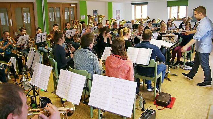 Das Eberner Blasorchester hat beim Probenwochenende in Wunsiedel fleißig für das Konzert am 7. April in der Eberner Frauengrundhalle geübt. Foto: Paul Marks