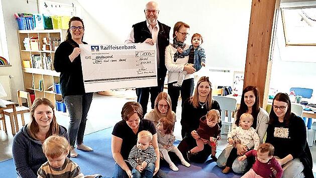 Von den 1000 Euro sollen die neuen Räume des Eltern-Kind-Vereins eingerichtet werden.