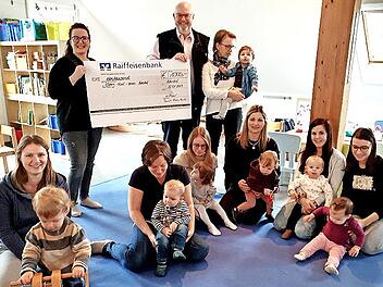 Von den 1000 Euro sollen die neuen Räume des Eltern-Kind-Vereins eingerichtet werden.