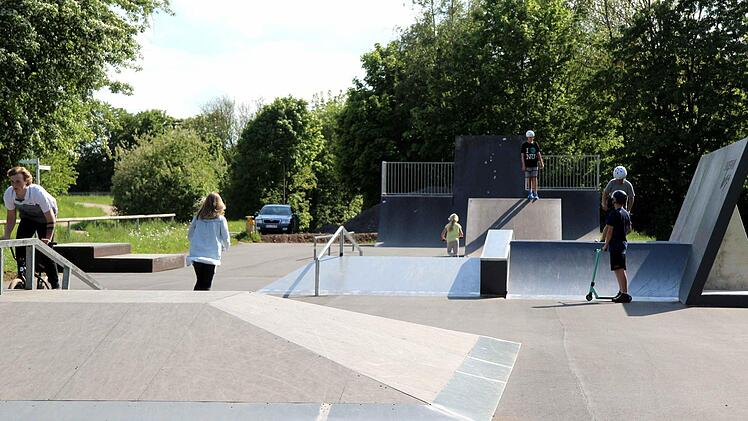 Die neue Skateanlage kann nicht nur mit Skateboards, sondern auch mit BMX-Rädern, Inline-Skates und Scootern benutzt werden. Foto: Richard Sänger
