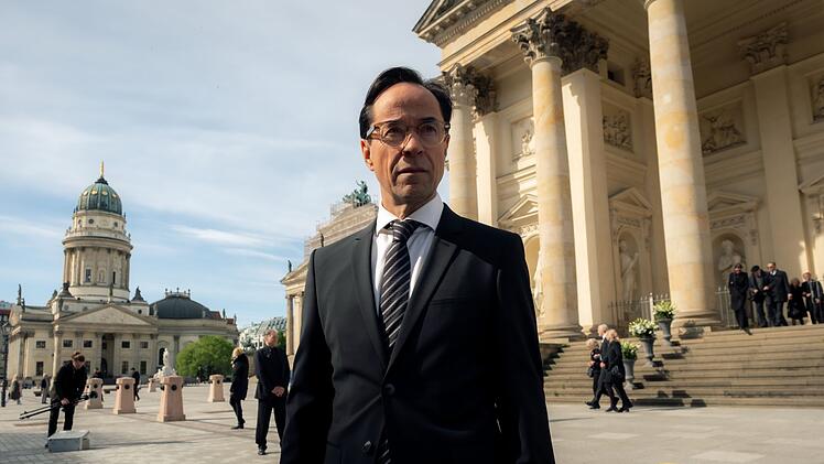 Im schicken Anzug ist Vernau (Jan Josef Liefers) diesmal nicht immer zu sehen.