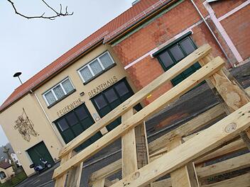 Der Um- und Anbau des Feuerwehrhauses zum Dorfgemeinschaftshaus Großenbrach wird das wichtigste Projekt der Feuerwehr für das laufende Jahr. Foto: Angelika Luga-Braun