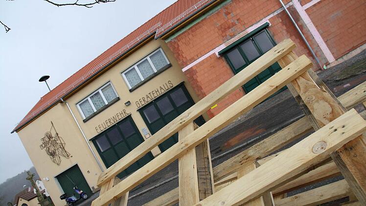 Der Um- und Anbau des Feuerwehrhauses zum Dorfgemeinschaftshaus Großenbrach wird das wichtigste Projekt der Feuerwehr für das laufende Jahr. Foto: Angelika Luga-Braun