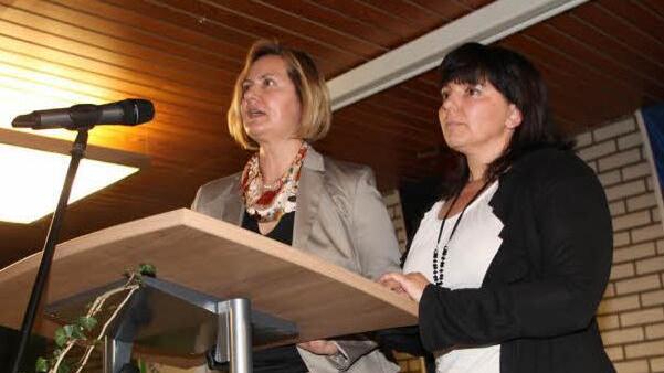 Schulleiterin Christine Weininger (links) und Kindergartenleiterin Gabriele Fabritius