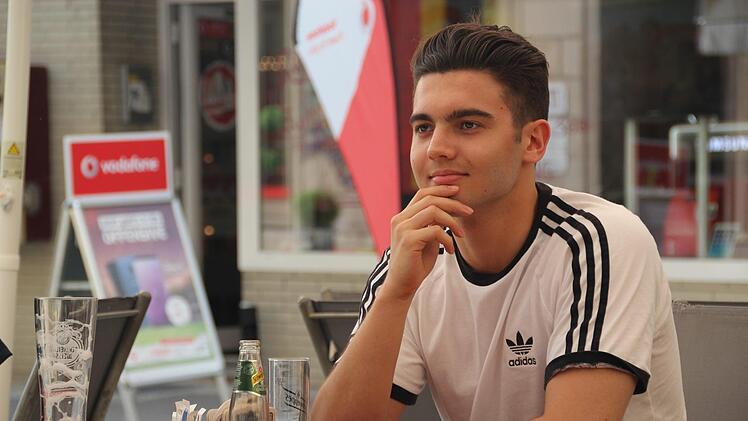 Der 18-Jährige Nico Tremer beim Public Viewing in der Innenstadt.  Foto: Johannes Schlereth