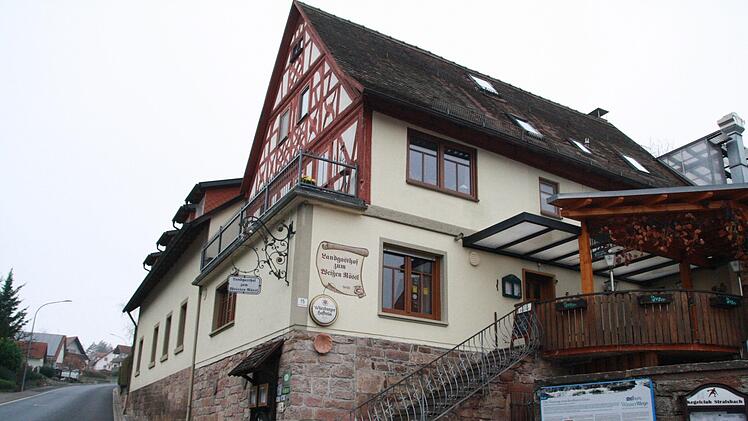 Das "Weiße Rössl" steht in der Ortsmitte von Stralsbach. Foto: Susanne Will