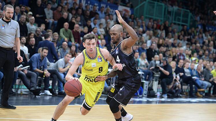 David Stockton (links) gegen Frank Turner. Foto: Peter Mularczyk