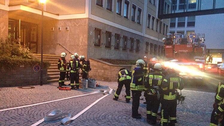 &Uuml;bungsaufgabe: Brandbek&auml;mpfung im Landratsamt Bad Kissingen.