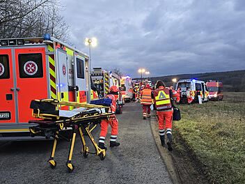 Rettungskräfte üben Einsatz bei schwerem Verkehrsunfall