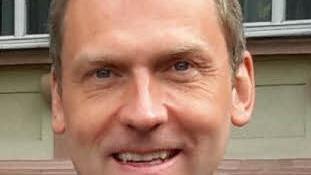 Barfußläufer Frank Jester kam auf seiner Deutschlandtour im September auch nach Bad Brückenau.  Foto: Rolf Pralle