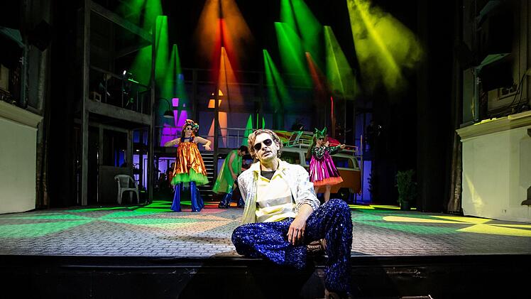 Umjubelt: Die "Globe Songs" feierten Premiere am Landestheater Coburg.Foto: Sylvain Guillot