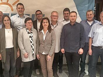 Die Kandidatinnen und Kandidaten auf der Nominierungsversammlung der Freien W&auml;hler Markt Eggolsheim.