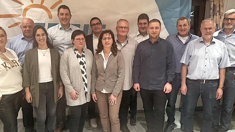 Die Kandidatinnen und Kandidaten auf der Nominierungsversammlung der Freien W&auml;hler Markt Eggolsheim.